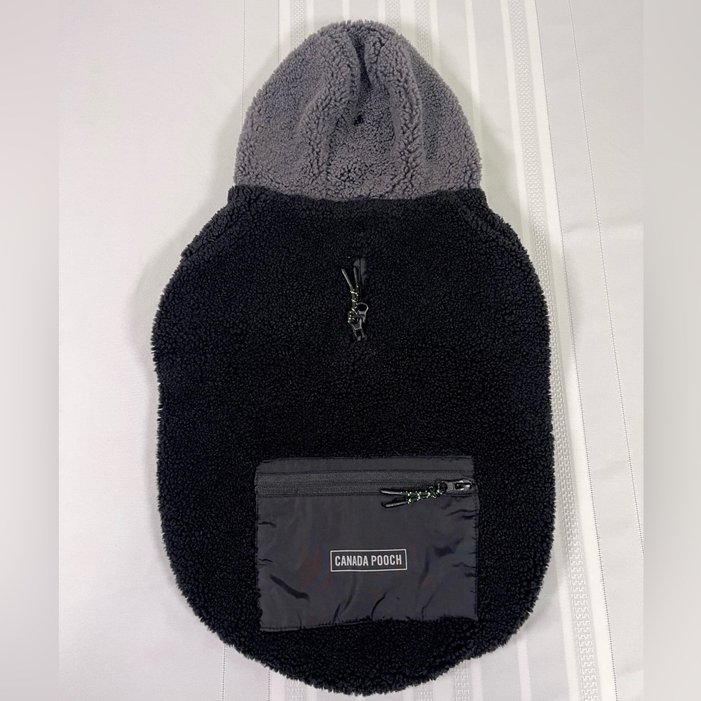 Canada Pooch Sherpa Dog Hoodie Size 18 25-33 lbs Medium Black Grey Fleece Winter